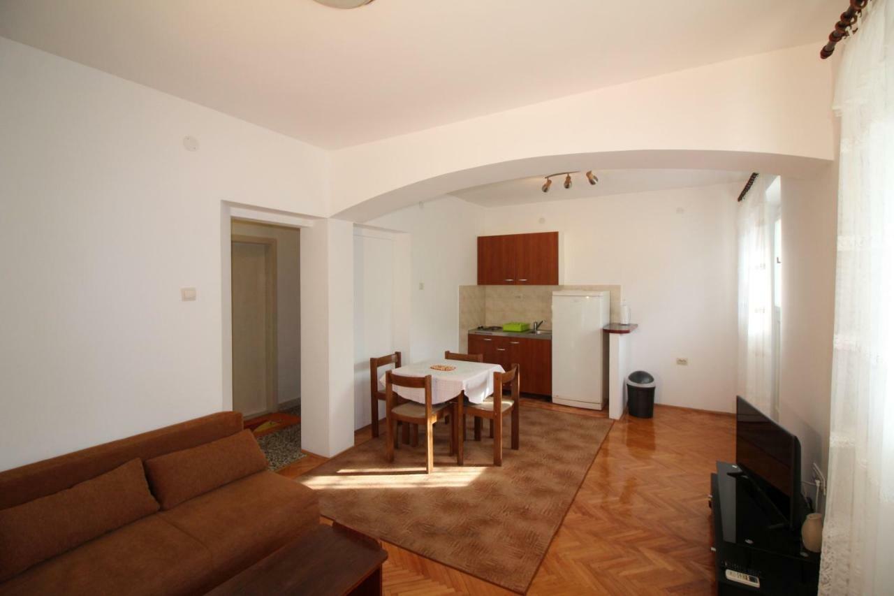 Centre Free Parking * Makarska